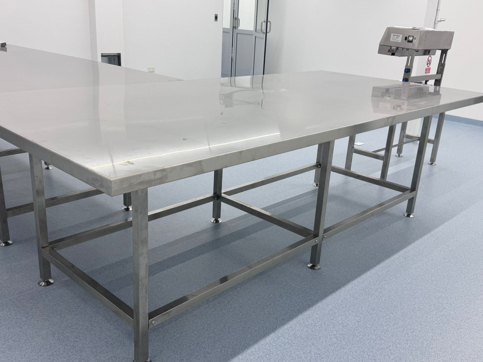 Mesa con selladora