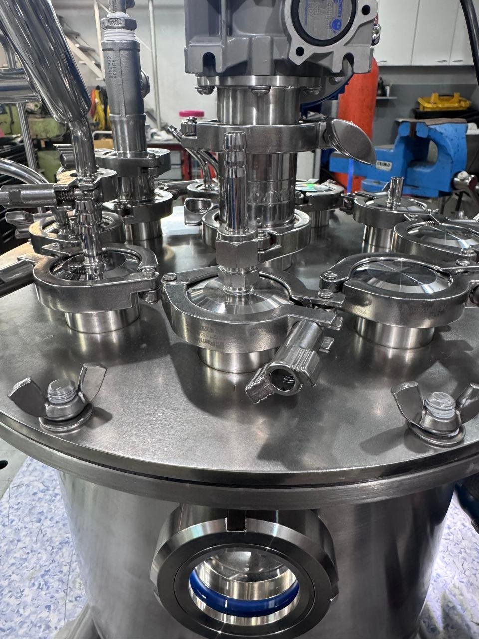 Tapa de reactor con motor y válvulas