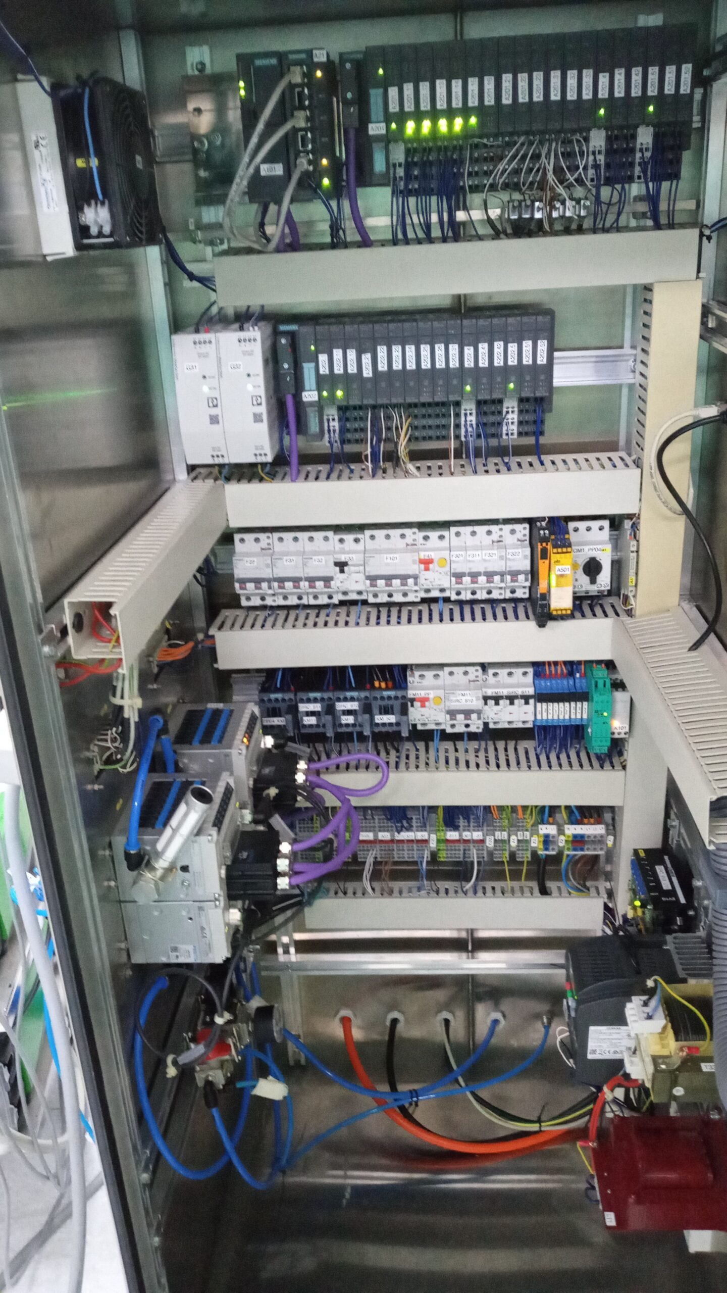 Tablero eléctrico después del retrofit